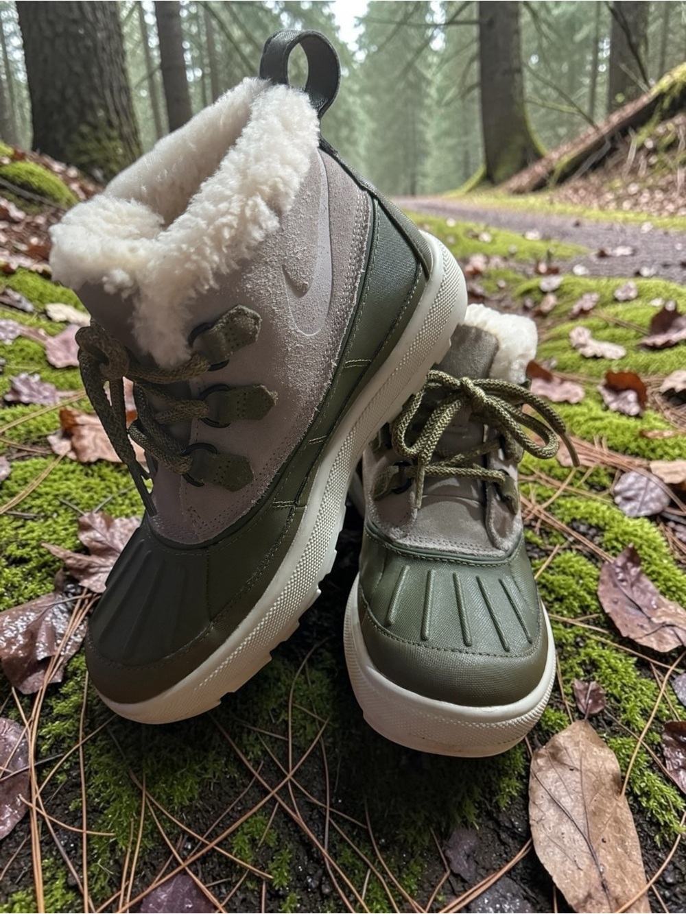 Nike Woodside Chukka 2 Womens 6 Light Taupe Olive Duck Boots 537345-200 Winter